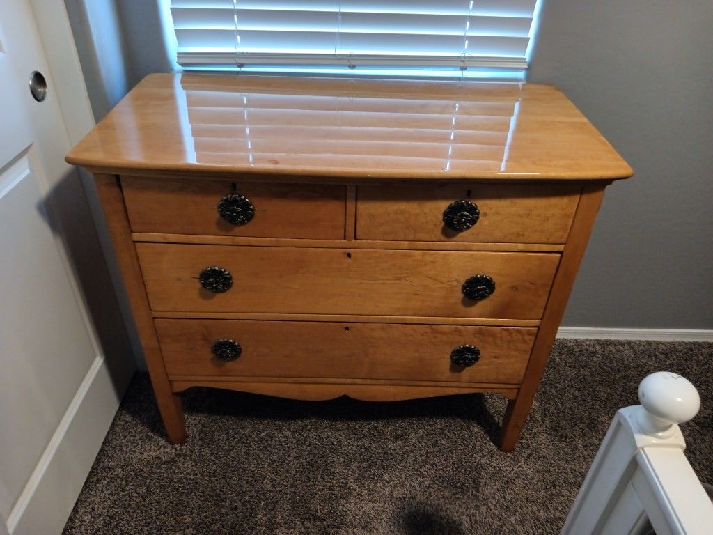 Birdseye Wood Dresser