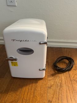Frigidaire Retro Mini Fridge (Car lighter adapter)