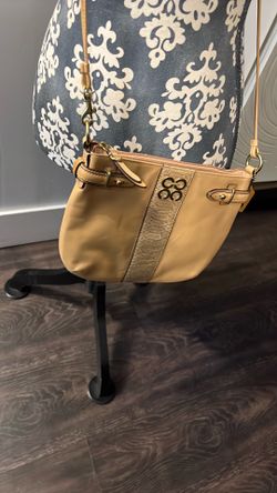 Coach. Crossbody   Medium