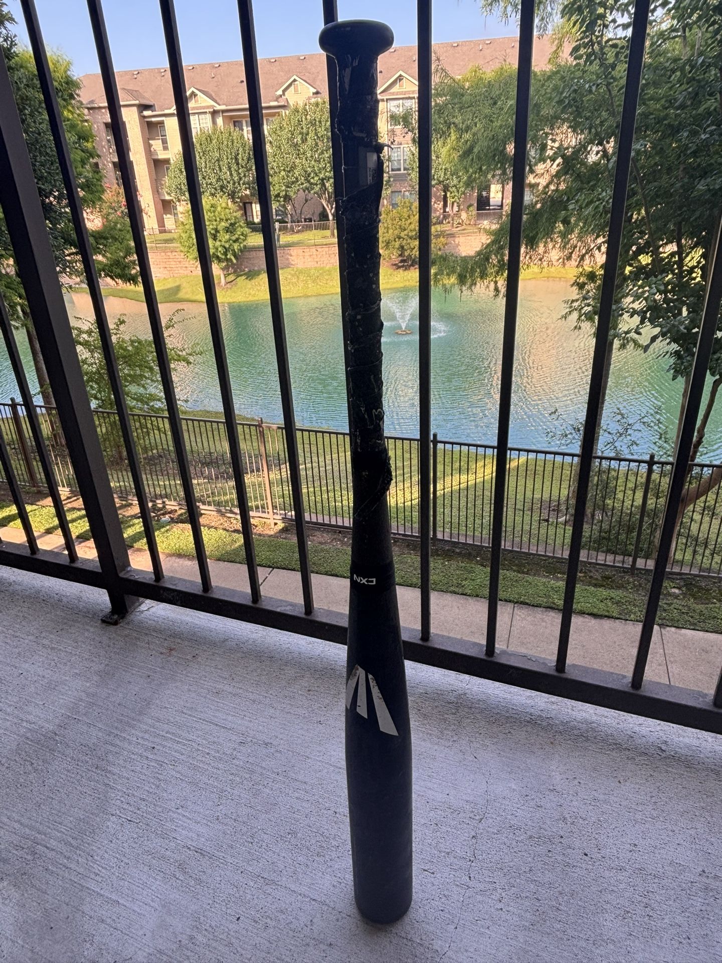 Easton Mako Beast Bat