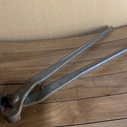 Antique Nippers    (Schertz)