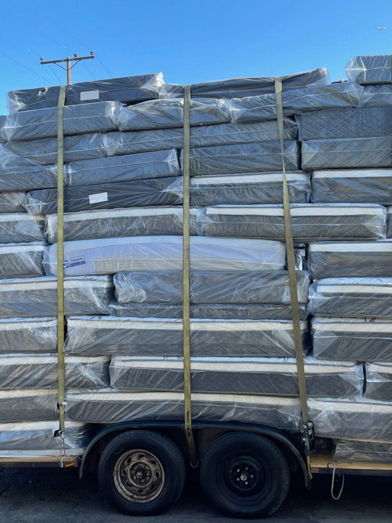 🟥queen Size Pillow Top Mattress 12