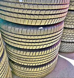 235/55/19 Michelin Selling a set of 4 tires in excellent condition 🫡