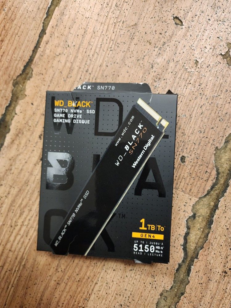 Western Digital WD_BLACK SN770 M.2 2280 1TB PCIe Gen4 16GT/s, up to 4 Lanes Internal Solid State Drive (SSD) WDS100T3X0E