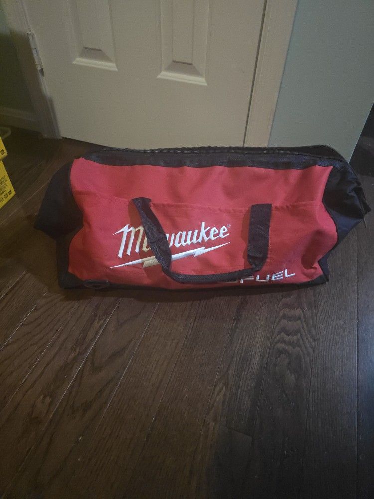 New Milwaukee M18 22” Heavy Duty Contractors Tool Bag (With Shoulder Strap)