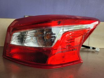 2016-2019 Nissan Sentra Taillight (RH) Passenger Side (Factory) OEM Tail Lamp
