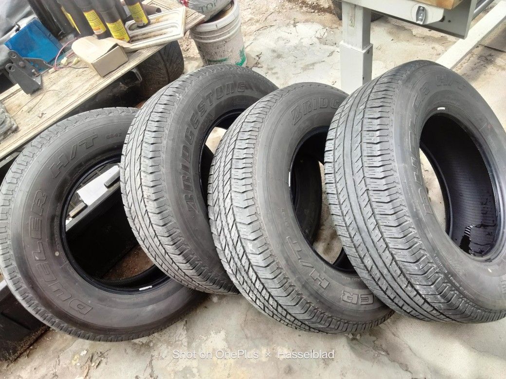 4- BridgeStone Dueler H/T - 265/70/17
