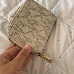 MK Michael Kors Small Zipper Wallet for Sale in Queens NY OfferUp