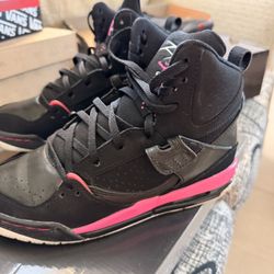 GIRLS JORDANS