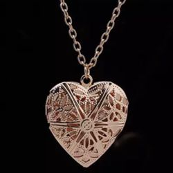 New Women’s Heart Necklace Open Picture Placement