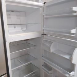 Whirlpool Refrigerator Everything Good 