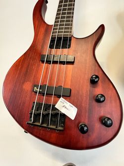Bass guitar