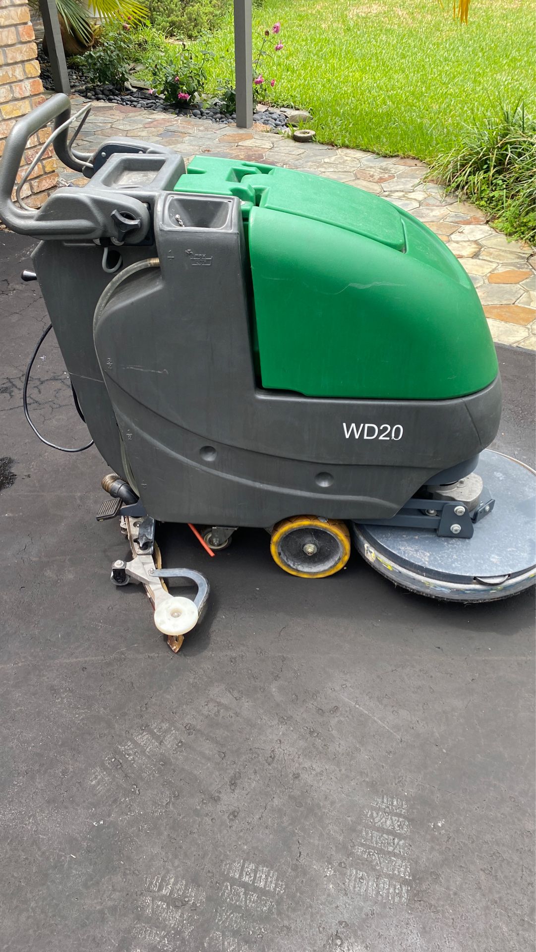 WD20 Floor scrubber commercial almost new