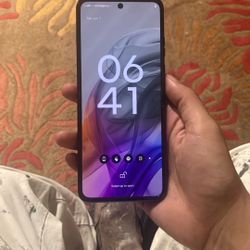 Motorola Razr 2024 Grey