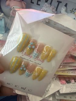 Press on nails