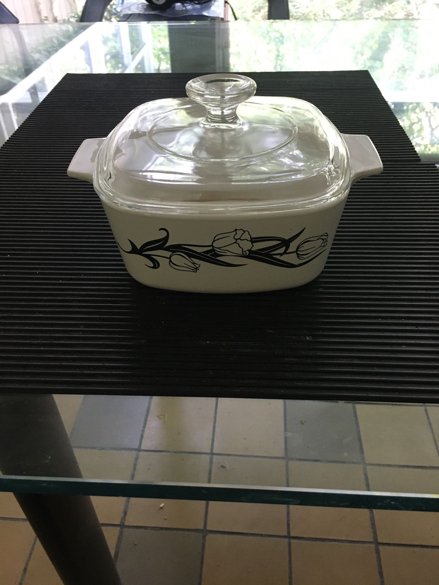 Pyrex cooking pot