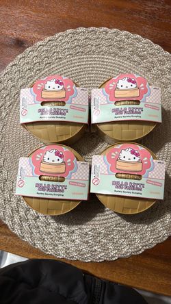 Hello Kitty and friends, mystery, squishy dumplings, glowing edition