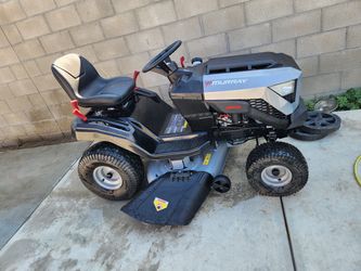 Shop Murray MT100 42 in. 13.5 HP 500cc E1350 Series Briggs and Stratton Engine 6-Speed Manual Gas Riding Lawn Tractor Mower