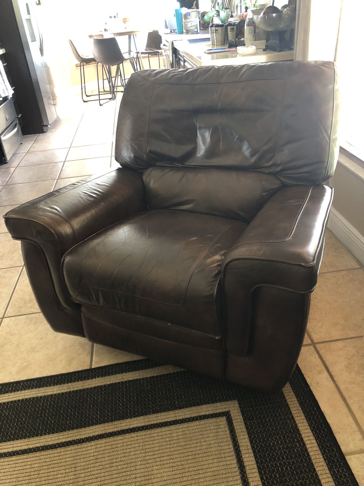 2 Leather Reclining Chairs Wide Size 