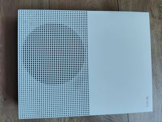 Xbox 1 s bundle (USED ONCE)