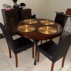 Dining room with three chairs