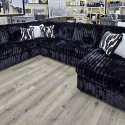 NEW HUGO SECTIONAL SOFA AND FREE DELIVERY PAY ON ARRIVAL