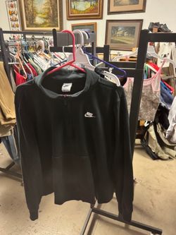 pull over sweater size 1X with symbal no hood zipper half way pick up 1116 airport Dr