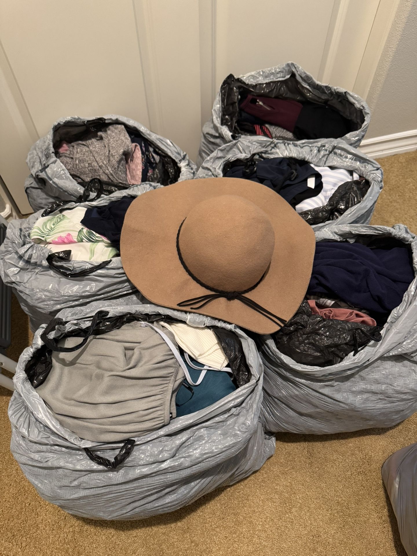Huge Lot Of 250+ Items Of Women's Cute Trendy Clothes & More