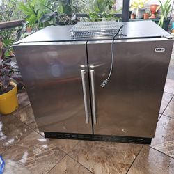 SUMMIT REFRIGARATOR - FREEZER 5.8 CU FT 36 INCH MODEL FFRF36