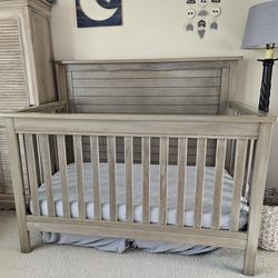 Baby crib like new