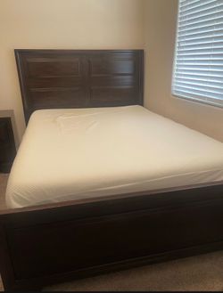Queen Bedroom Set- Must Go!!