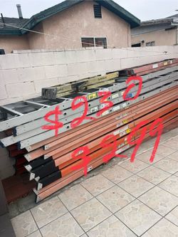 Escalera de aluminio de 12 pies nueva $230 y las de fibra de vidrio de 14 pies $299