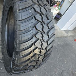 only one tire Lt40x15.50r24 Mud Terrain Atach amp MT like 99% tread on $199.00