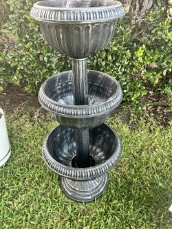 3-tier Planter asking $20.00