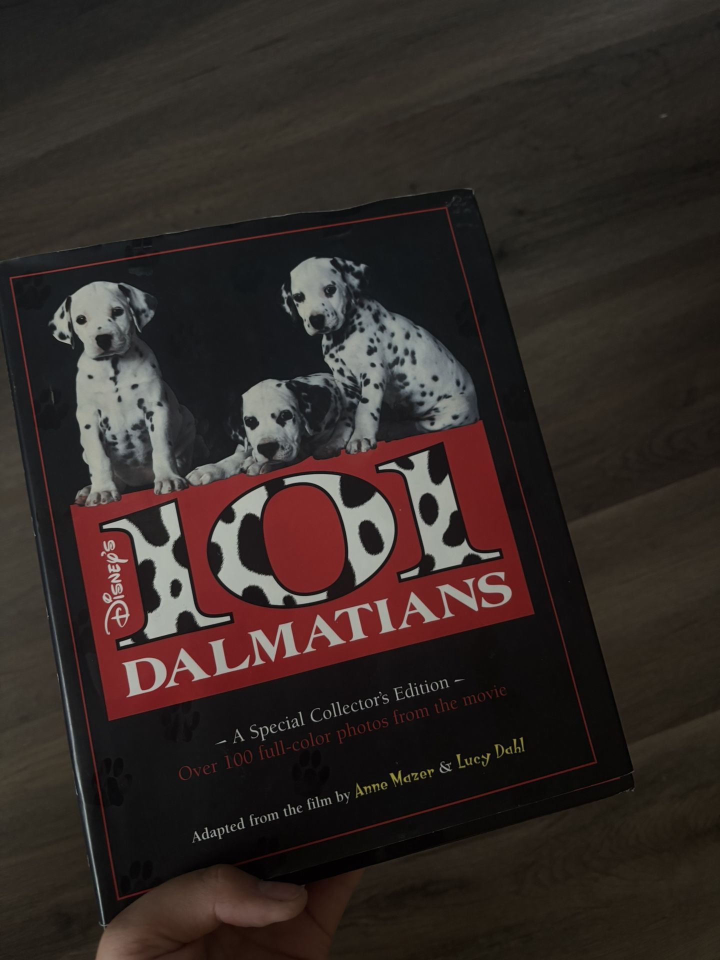 Disney's 101 Dalmatians is a special collector's edition adaptation of the film by Ann Mazer and Lucy Dahl.