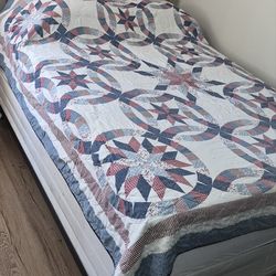 Solid wood Full-size bedroom frame with mattress