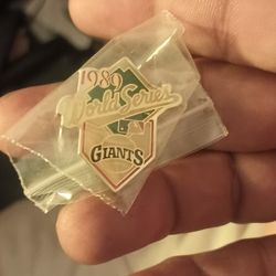 Vintage Pins Giants