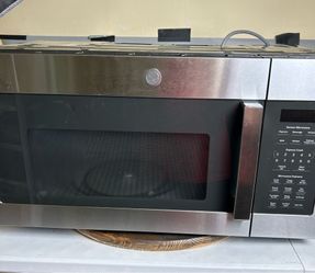 GE microwave (1,7 cu ft)