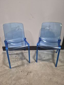Set of 2 Blue Transparent Acrylic Dining Chairs
