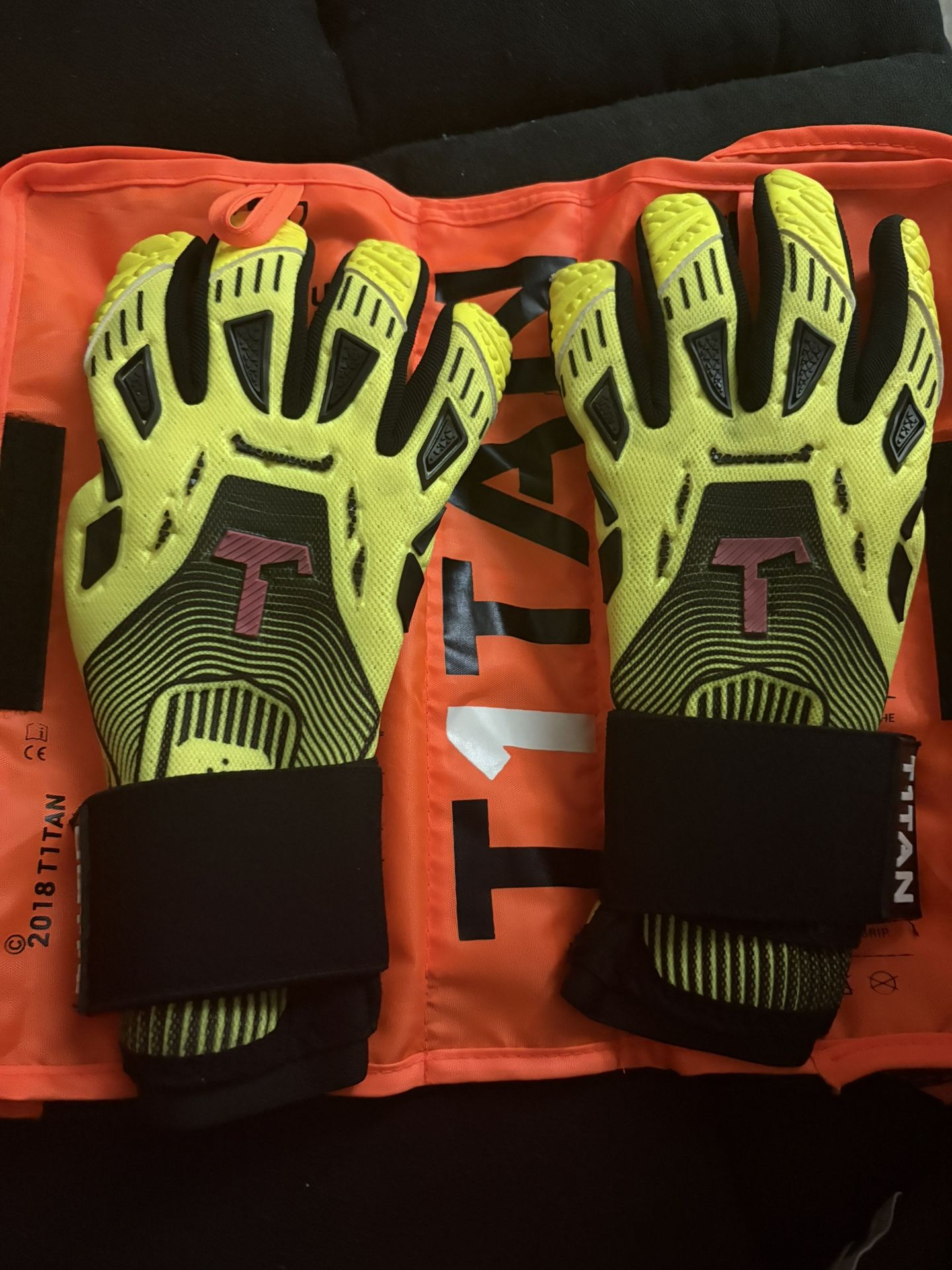 Titan Renal Neon Goalkeeper Glove /Soccer Glove 