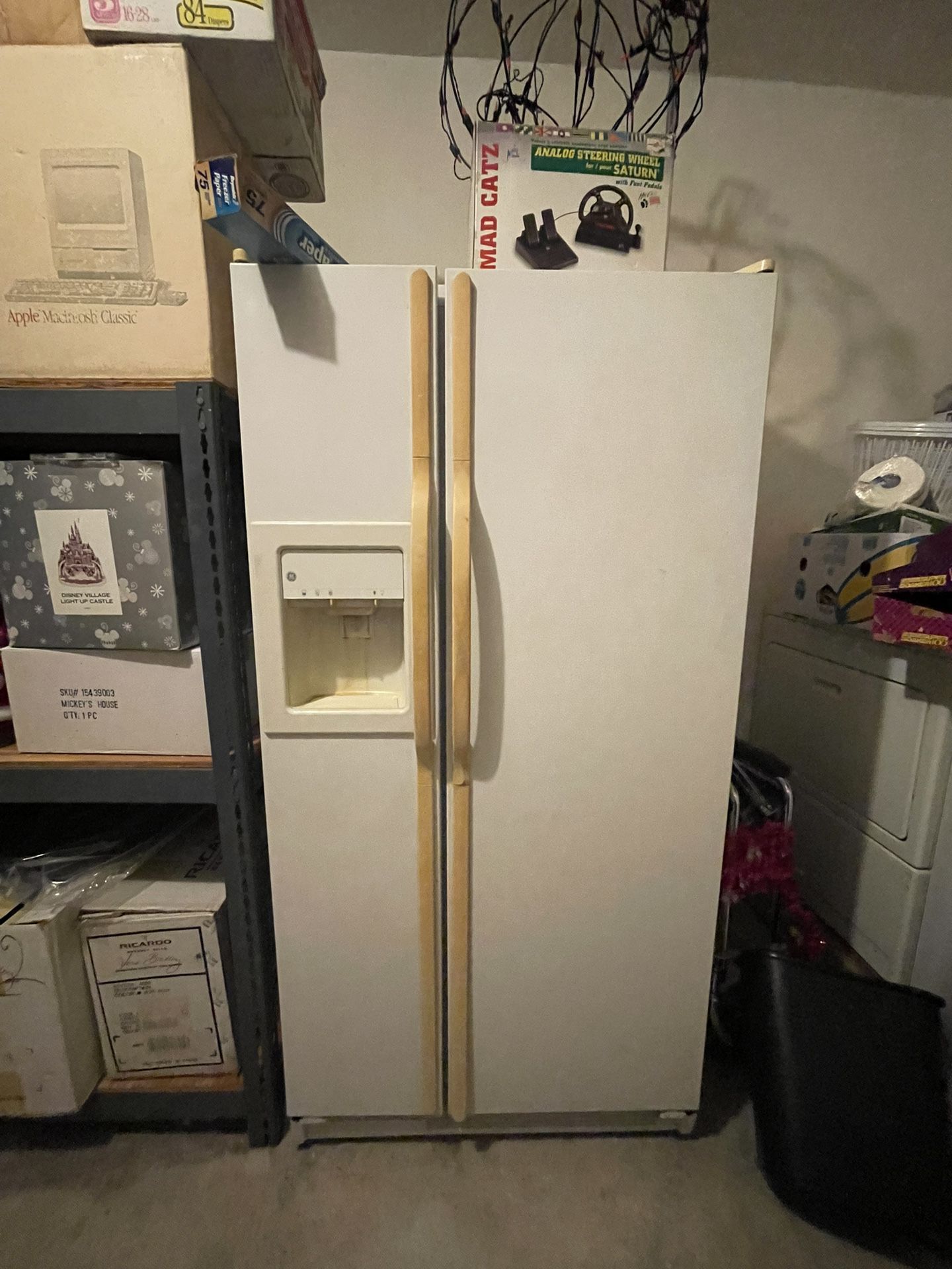 GE Refrigerator Side by side 