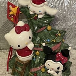 HELLO KITTY & FRIENDS DECORATING THE TREE FIGURINE
