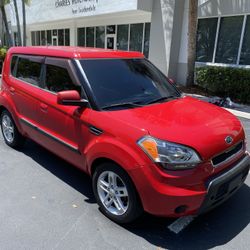 Red Kia Soul 
