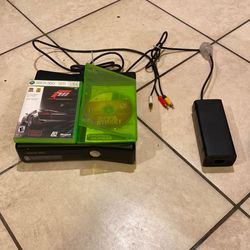 Xbox 360 With 2 Games ( No Controller)