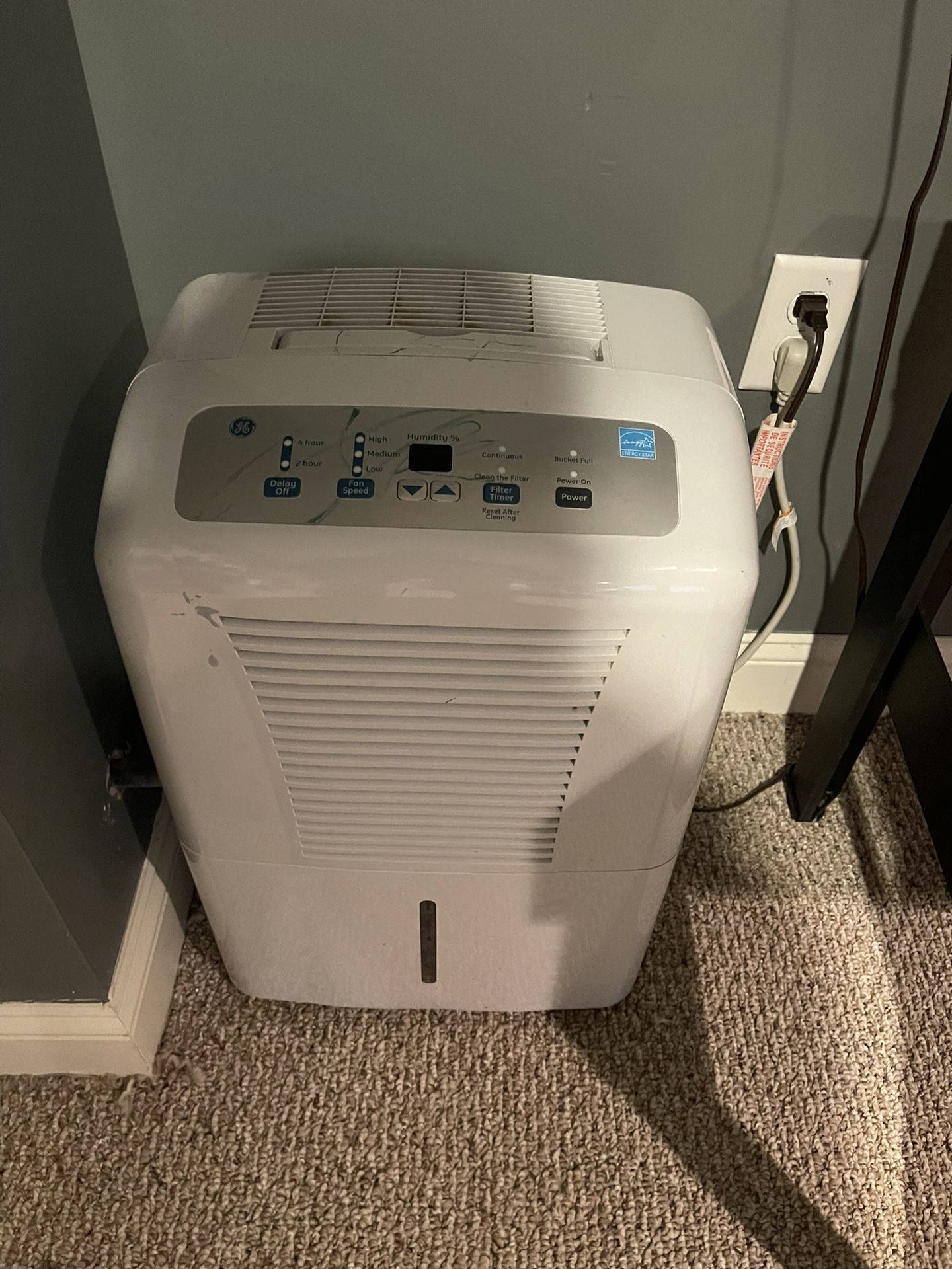 GE Dehumidifier adel70lrl2