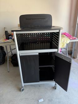 Computer desk