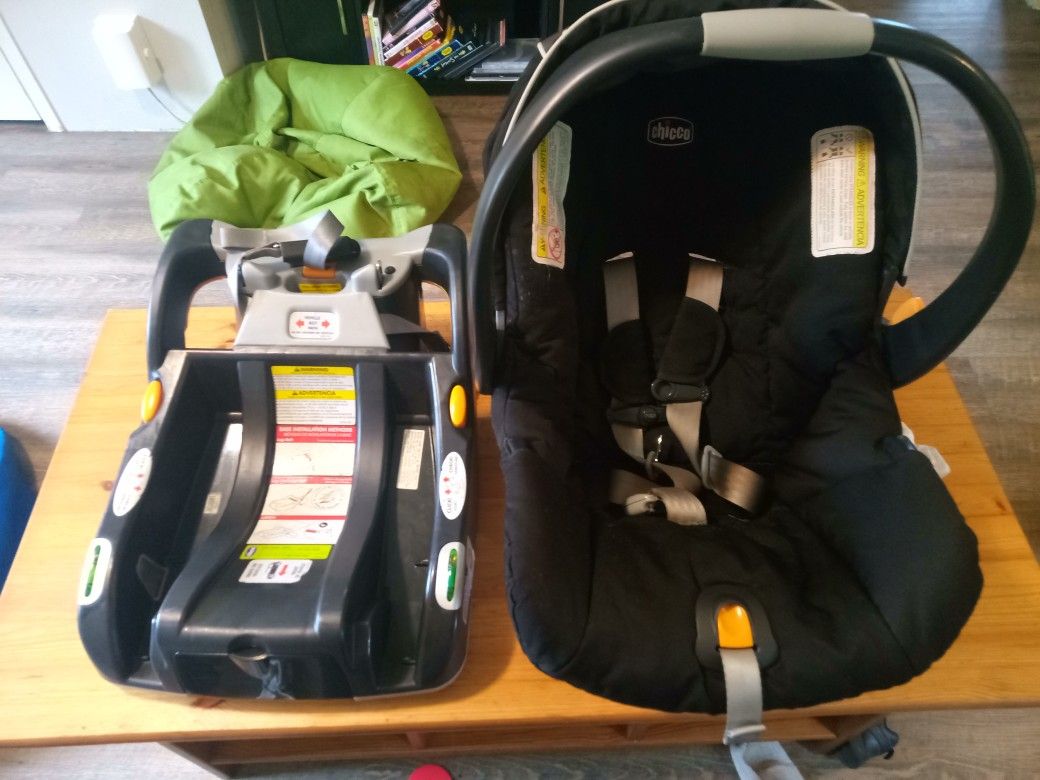 Chicco Key Fit Car seat W/ Base