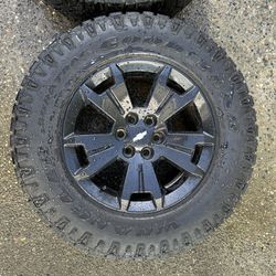 Chevy Colorado gloss black Midnight Edition 17 x 8" alloy wheels