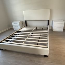 Brand New Queen Bed with 2 Nightstands / Cama Queen y 2 Mesas de Noche Nuevo a Estrenar …. Fast 