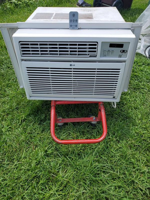 Air Conditioner 18,000 BTU Window Unit (220 volt required), Remote